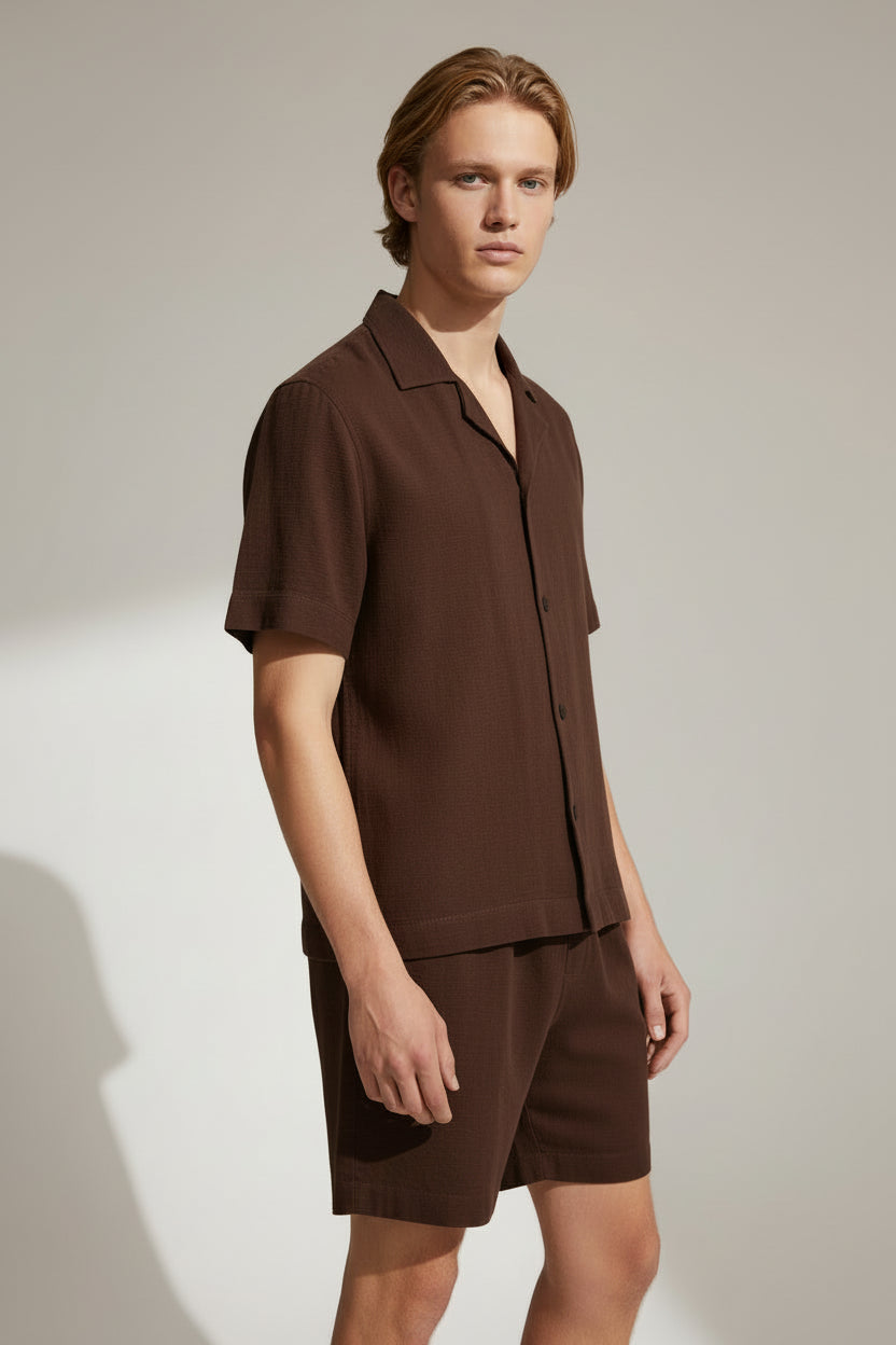 Camisa de Manga Corta con Cuello Cubano Marrón