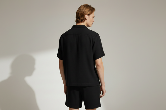 Camisa de Manga Corta con Cuello Cubano Negra